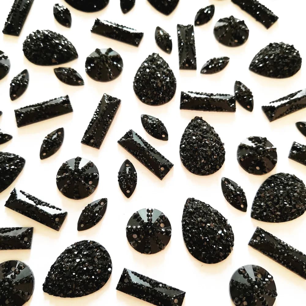 Strass à coudre ornementaux noirs en forme de mélange, pierres et cristaux à dos plat mélangés pour coudre des vêtements, fabrication de bijoux, chaussures de travail artisanales