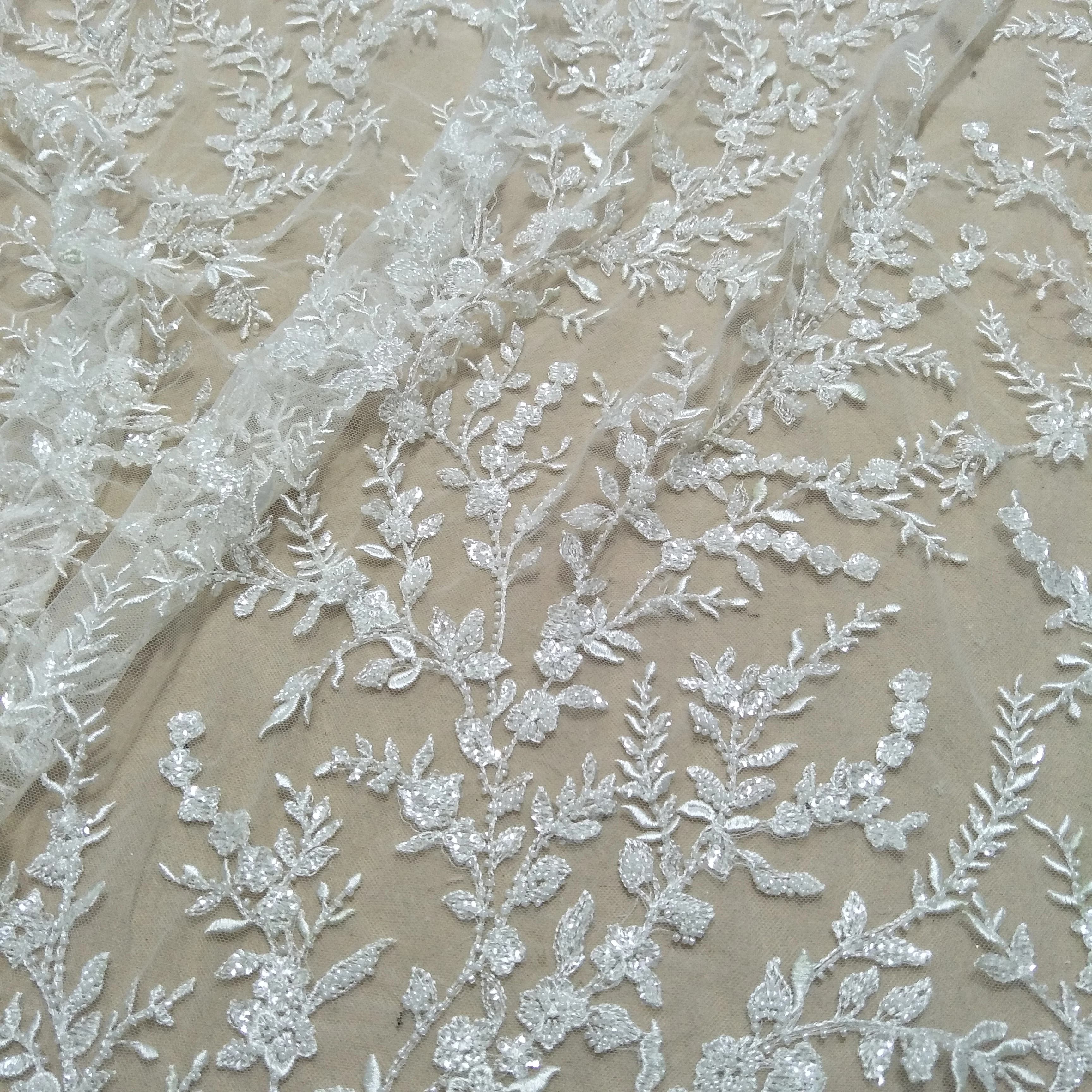 Tissu de dentelle perlée pour robe de mariée, tissu de dentelle pour robe de mariée, tissu de dentelle avec perles et paillettes, vendu au mètre