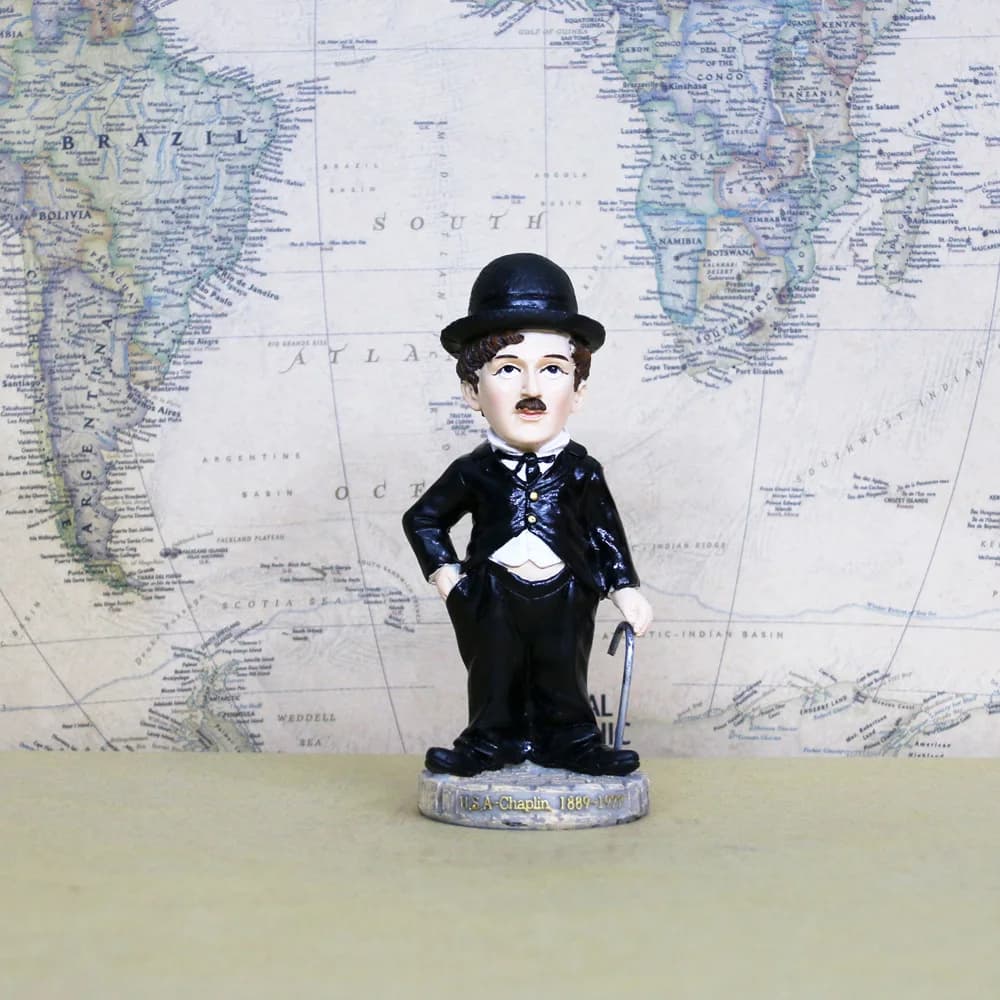 Statue classique de personne de renommée mondiale de Chaplin, maître de comédie américain et américain, figurine de directeur, modèle de jouets, cadeau de collection