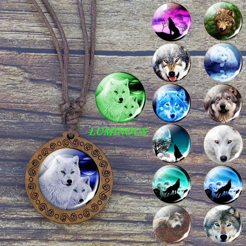 Collier avec pendentif en forme de loup et lune, chaîne en bois, blanc, tête de loup, brille dans le noir, bijoux, cadeau pour homme et femme