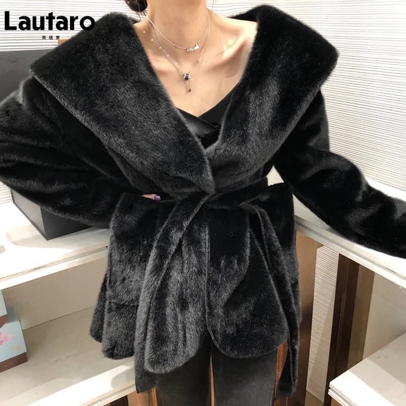 Lautaro hiver noir chaud surdimensionné fausse fourrure Cardigan femmes goutte épaule à manches longues ceintures ample élégant mode coréenne 2021