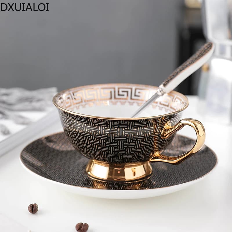 Tasse à café pour couple, style européen, petite tasse à thé de luxe Phnom Penh, tasse à thé fleurie, tasse et soucoupe créatives, petite et exquise, 250 ml