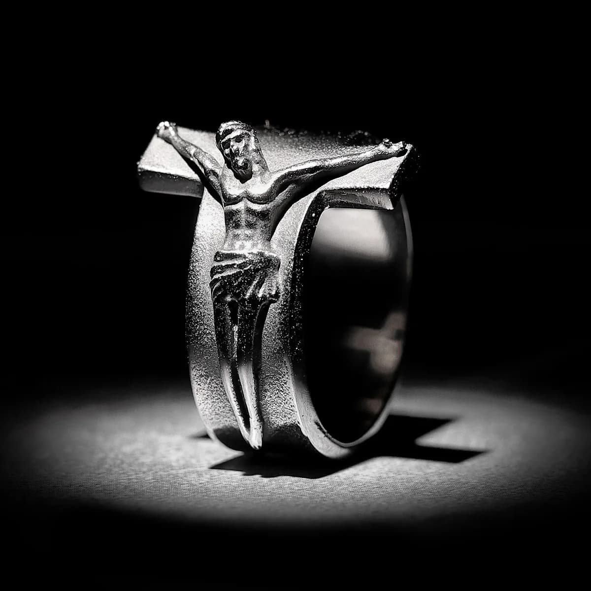 Bon vendredi jésus croix anneau en acier inoxydable hommes anneaux Punk amulette pour homme petit ami motard bijoux créativité cadeau en gros