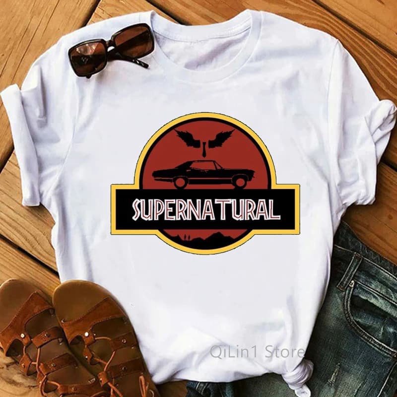 T-shirt vintage avec impression de voiture et ailes d'ange pour femme, avec sourire naturel, estival