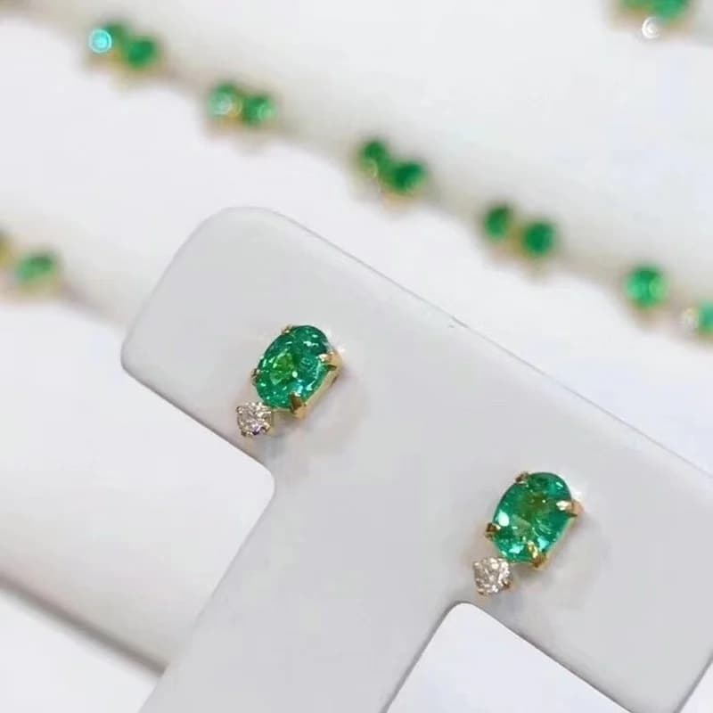 Boucles d'oreilles émeraude naturelle simples et délicates, émeraudes colombiennes, pierre précieuse de fierté, magasin de pierres précieuses naturelles professionnelles, argent 925