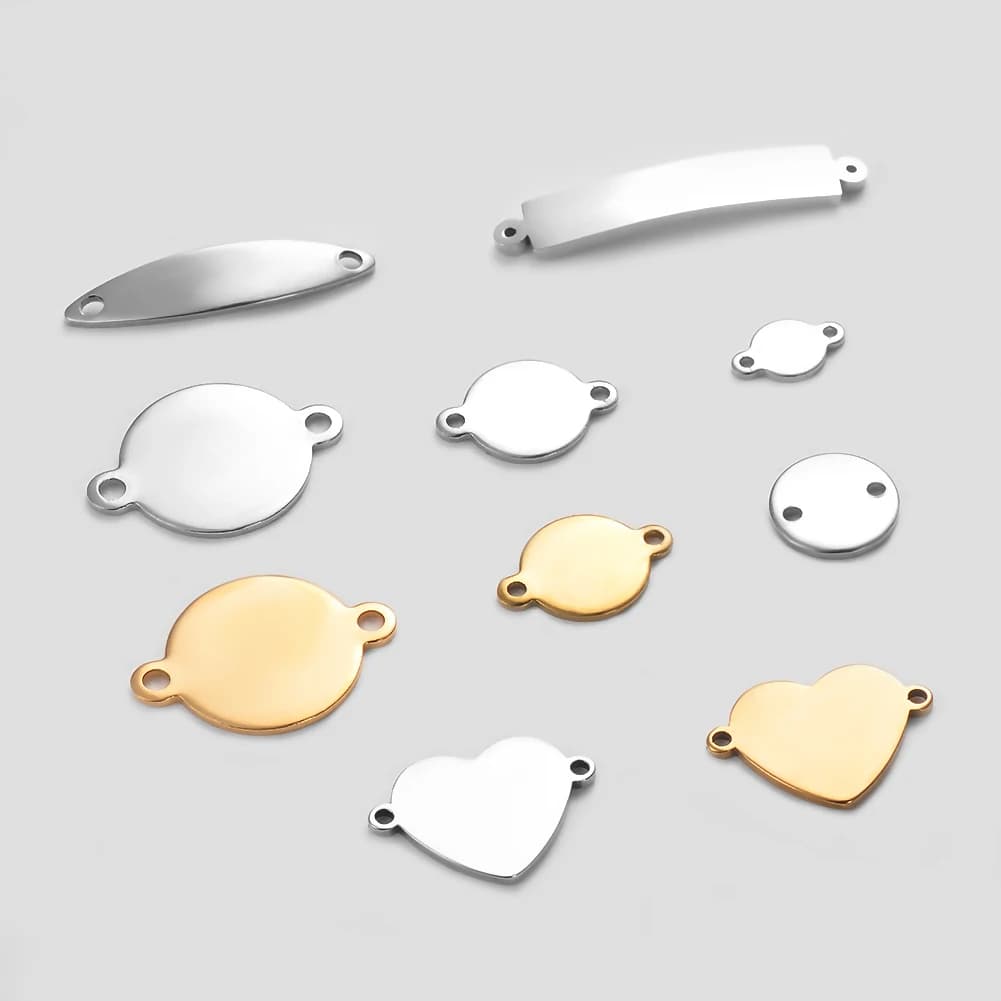 Breloques avec logo gravé sur mesure, étiquettes vierges en acier inoxydable avec connecteur à 2 trous, pour la fabrication de bijoux, vente en gros, 50 pièces/lot