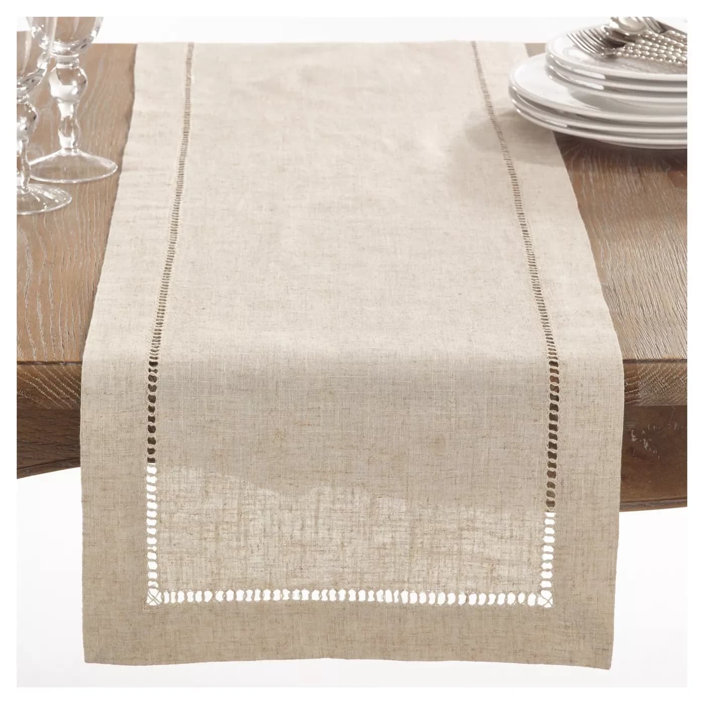 Chemin de table classique à ourlets festonnés, polyester spécialement traité, aspect lin et lavable, couleur naturel/blanc.
