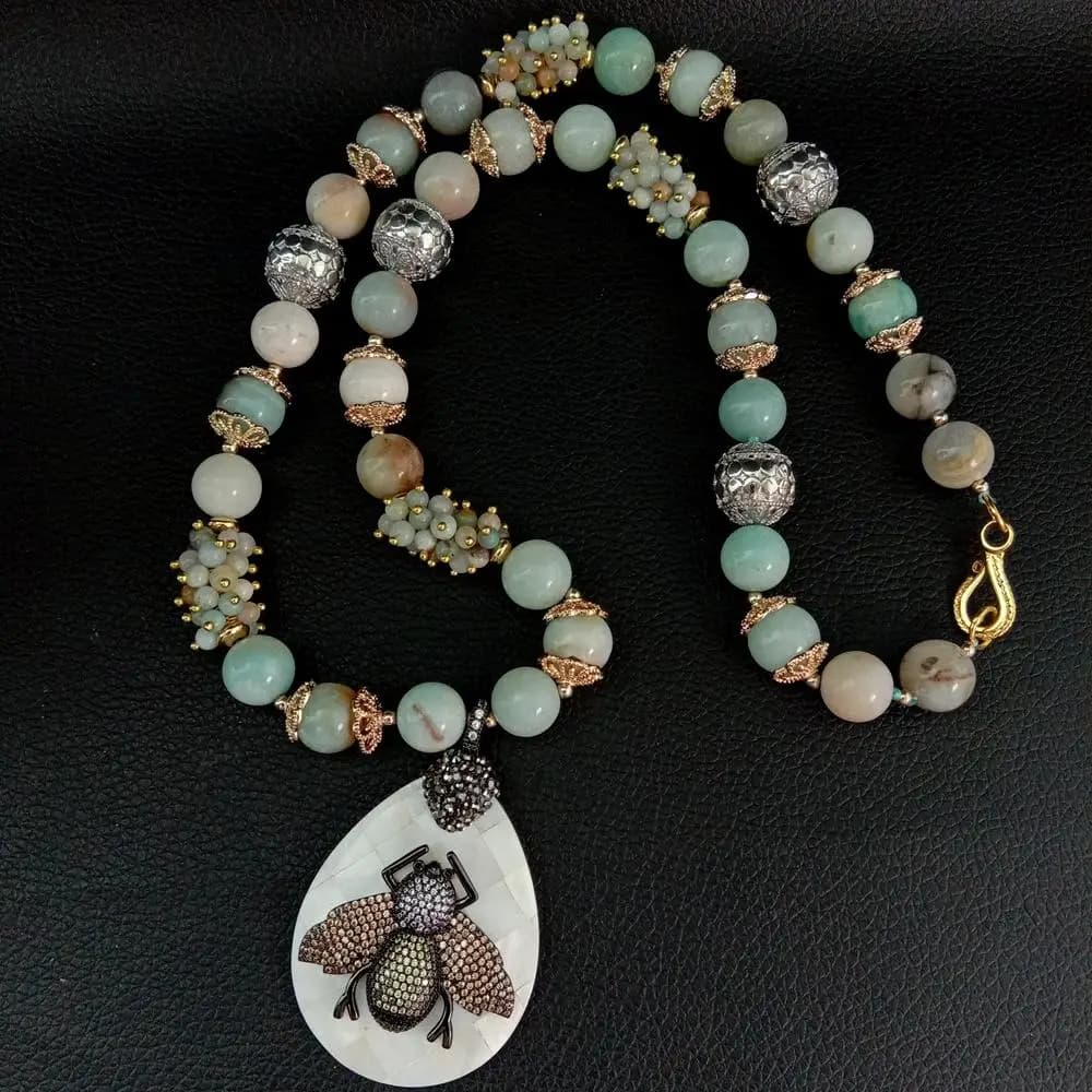 YYGEM – collier rond en Amazonite verte naturelle pour femmes, pendentif en forme de coccinelle, coquille blanche, 26 pouces