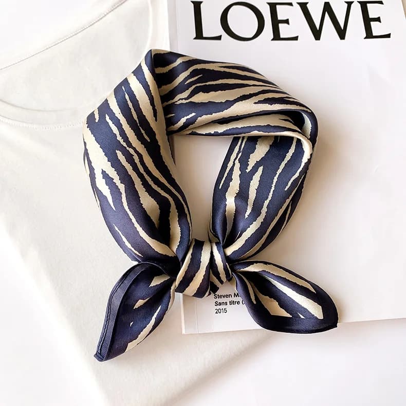 Écharpe 100% soie Bandana carré enveloppement dames foulards foulard mûrier printemps mode luxe haute qualité bandeau Hijab châles