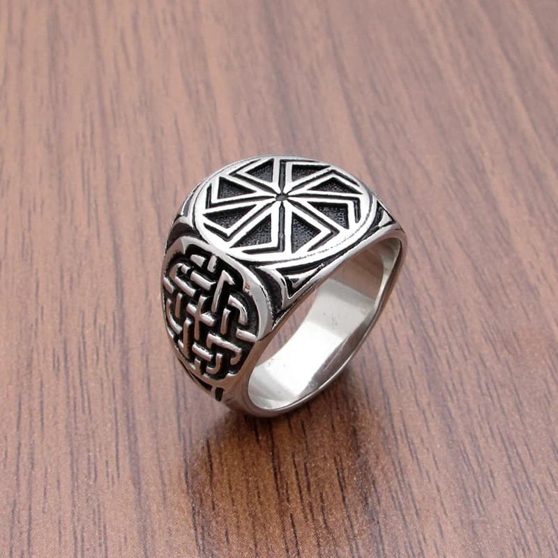 Bague en acier inoxydable avec symboles slaves du soleil, bijoux Pprédéterminée uniques, ornement magnifique, document en argent, Kolovrat, punk