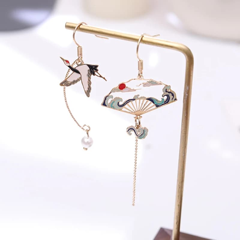 Style chinois pliant ventilateur modélisation grue nuage suspendus boucles d'oreilles pour les femmes creux asymétrique goutte boucle d'oreille bijoux nationaux
