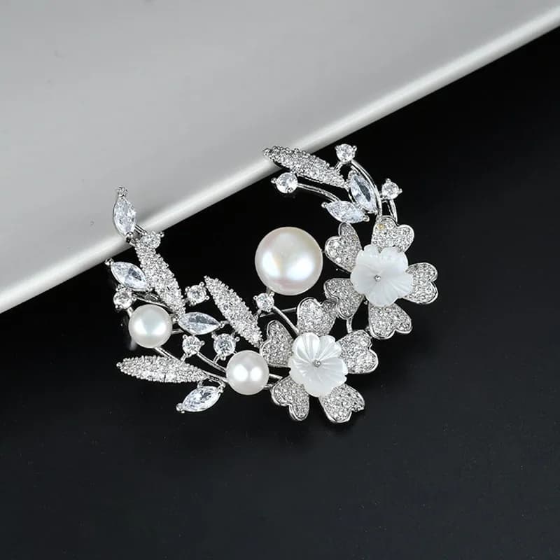 Broche d'uniformes pour femmes, vêtements de mode européenne et américaine romantiques, broche de mariage légère, bijoux de luxe, cadeau d'anniversaire