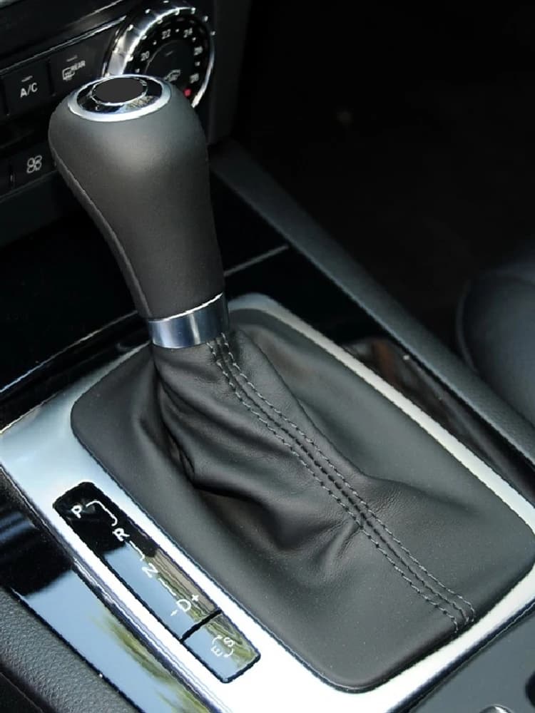 Poignée de levier de vitesses automatique noire avec soufflet pour Mercedes Benz W204 Classe E C204 C63 C300 C250 (2008-2013) Accessoires auto
