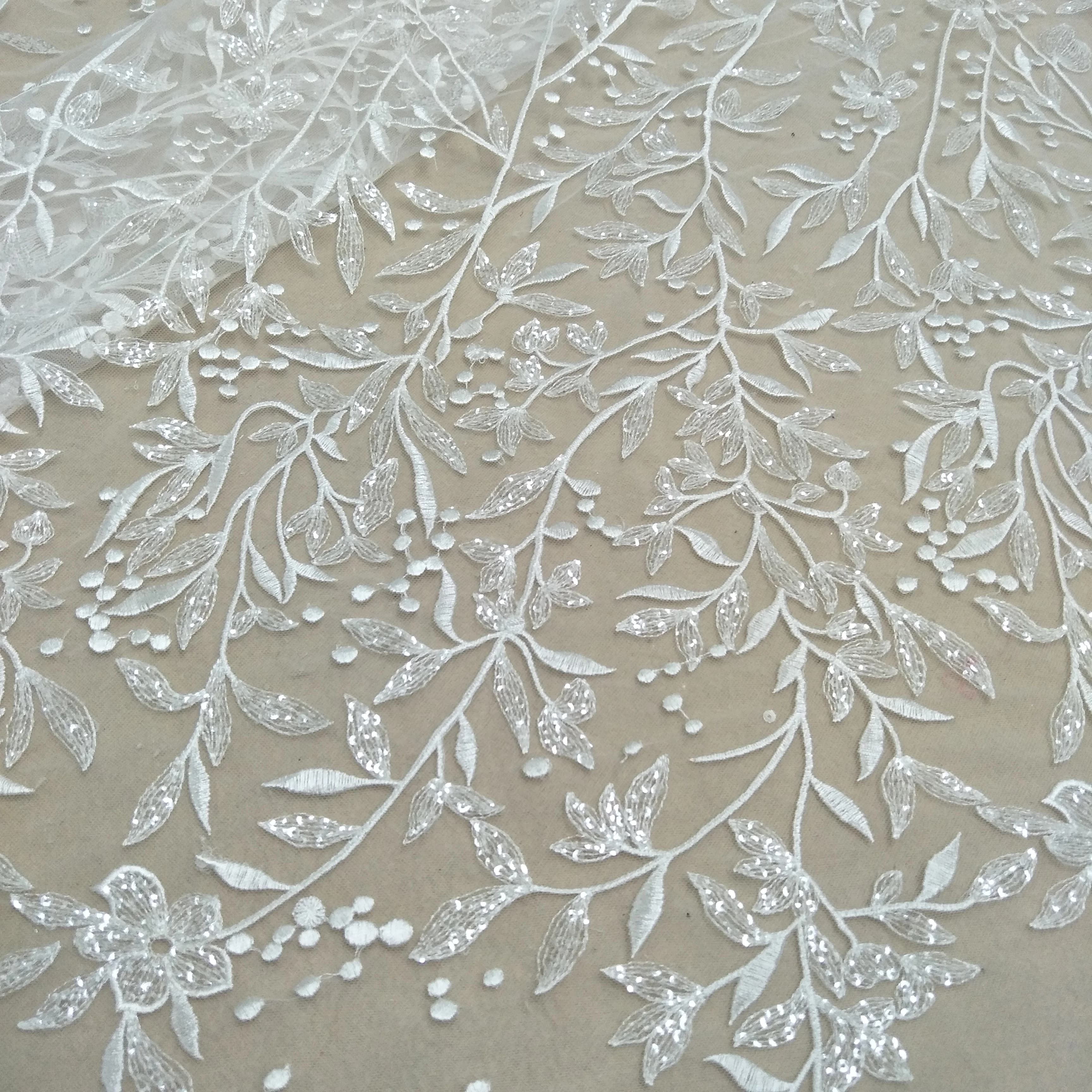 Tissu de dentelle pour robe de mariée, largeur 130 cm, couleur ivoire, vendu au mètre.