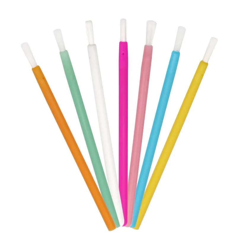 50 pinceaux à lèvres jetables en nylon, applicateurs de rouge à lèvres et gloss, bâtonnets nettoyants, pinceaux à paupières et gloss, outils de maquillage cosmétique