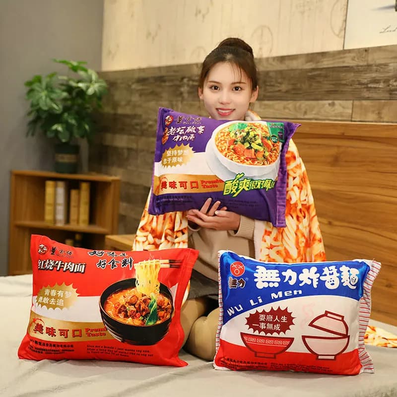 Kawaii Simulation boeuf frit nouilles instantanées jouets en peluche oreiller avec couverture cadeaux en peluche tissu coussin nourriture poupée