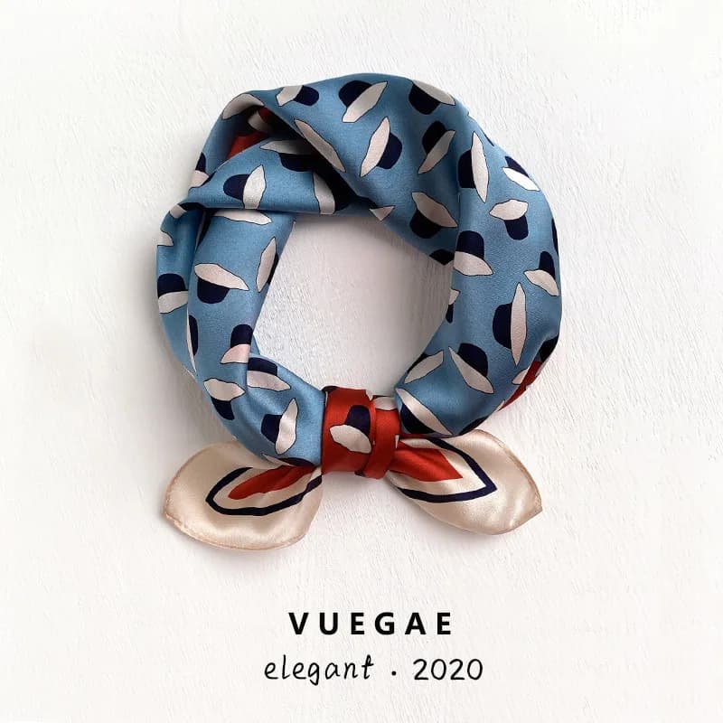 2023 marque hiver écharpe 100% foulards en soie petite femme Pashmina nouveau Poncho Foulard Bandana châle printemps carré Hijab 53*53 Cm
