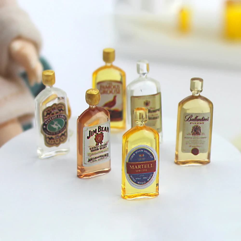 Accessoires miniatures pour maison de poupée 1/12, 6 pièces, Mini bouteille de whisky en résine, modèle de boisson de Simulation pour décoration de maison de poupée ob11