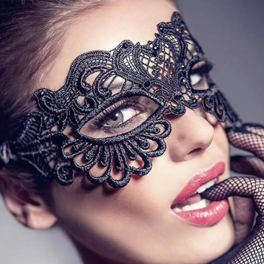 Masque de fête noir pour femmes, mascarade en dentelle creuse, bandeau pour les yeux, accessoires de fête de bal de princesse, Costume de remise de diplôme