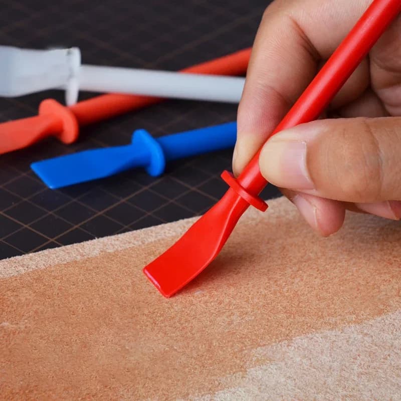 YOMDID 2 pièces outil de collage du cuir bricolage artisanat colle outils d'application pour cuir PP pratique ferramentas manuais couleur aléatoire