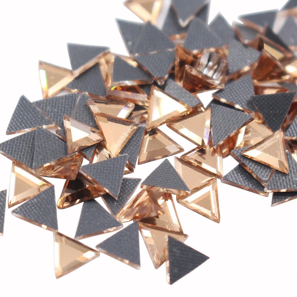 200 pièces de strass thermocollants multi-formes 6x6MM, pierres de cristal à dos plat, perles adhésives à repasser pour vêtements
