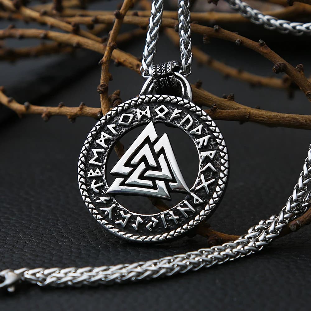 Collier Viking Vintage pour hommes, amulette en acier inoxydable, symbole Valknut des Runes nordiques, pendentif, bijoux scandinave, cadeau