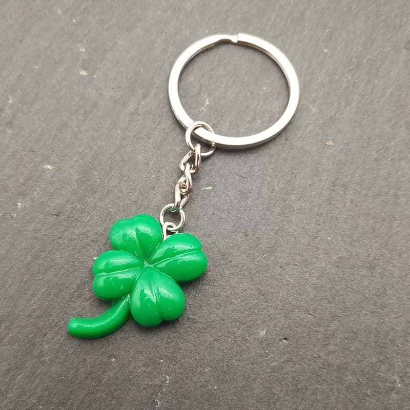 Porte-clés porte-bonheur trèfle à quatre feuilles vert créatif pour filles, porte-clés mignon, pendentif, accessoires de sac, cadeau, chaud