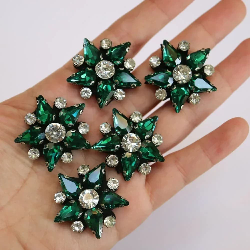 Lot de 5 écussons brodés faits main en forme d'étoile avec perles, strass et paillettes à coudre pour vêtements DIY