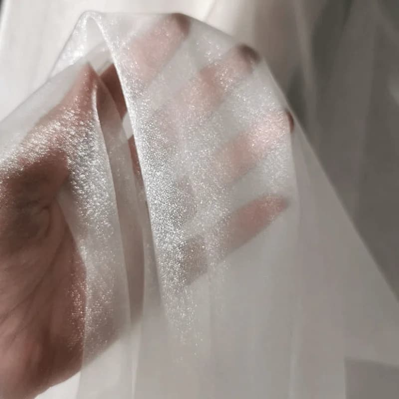 Tissu transparent en voile d'organza blanc – Brillant, transparent et vendu au mètre – Matériau idéal pour la couture et l'artisanat