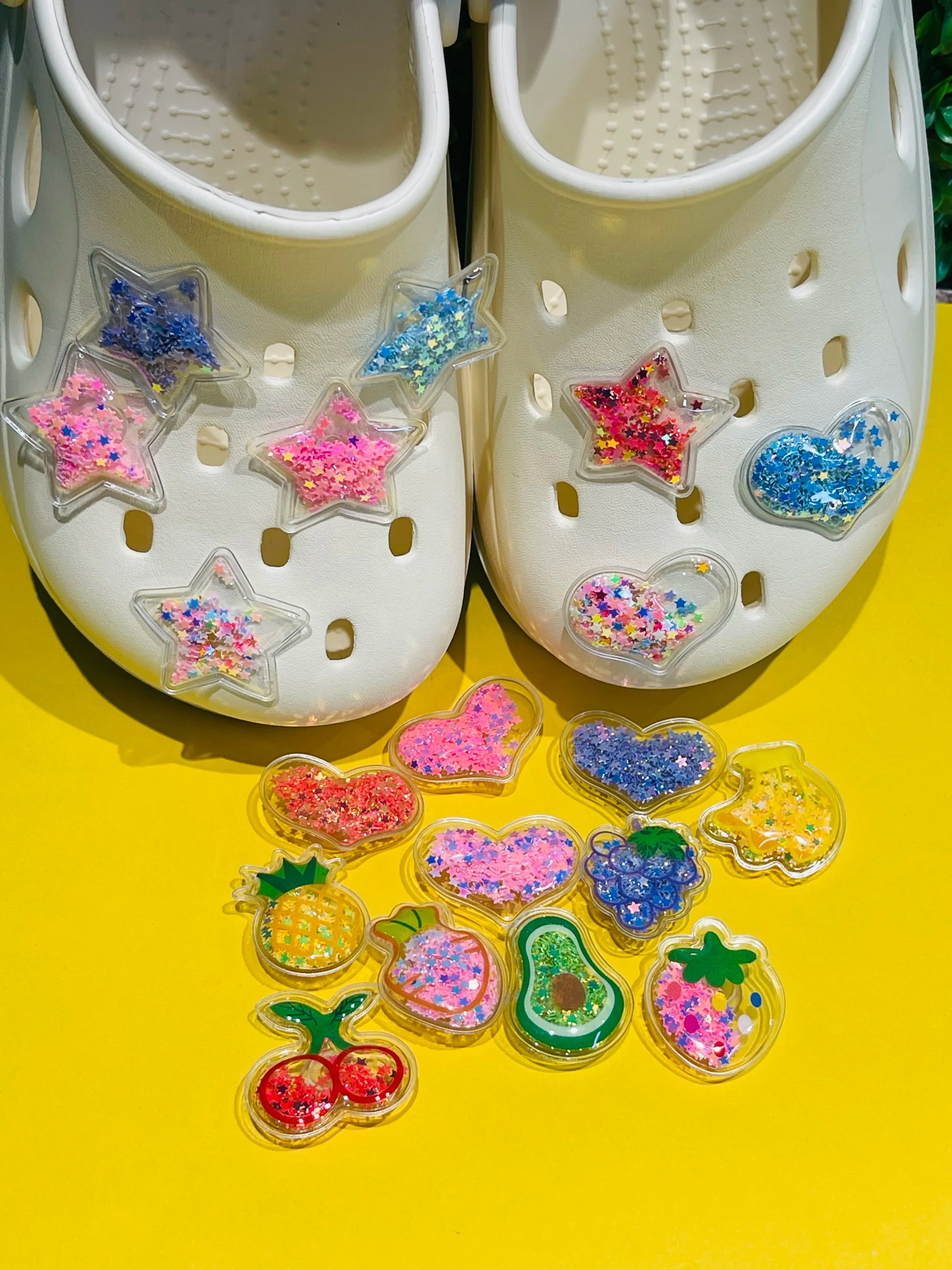 Offres spéciales 1-19 pièces étoiles brillantes enfants chaussures de jardin décoration résine chaussures breloques pour enfants boucle cadeaux de fête