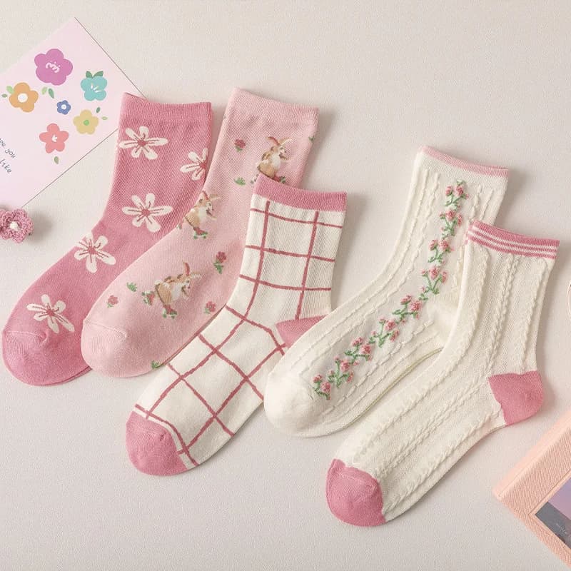 2023 printemps et été nouvelles chaussettes femme rose tube torsadé chaussettes douces et petites fleurs mignon étudiant chaussettes kawaii chaussettes