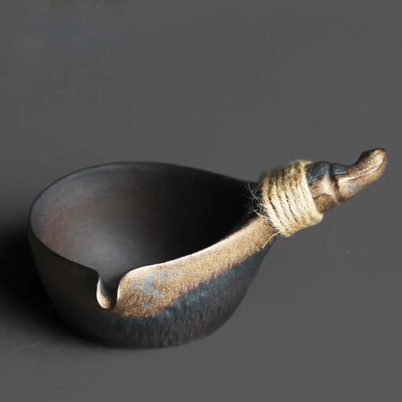 Tasse de justice en grès chinois rétro, avec poignée latérale en forme d'oreille et finition dorée, pour la cérémonie du thé Kung Fu, servant également de séparateur de thé