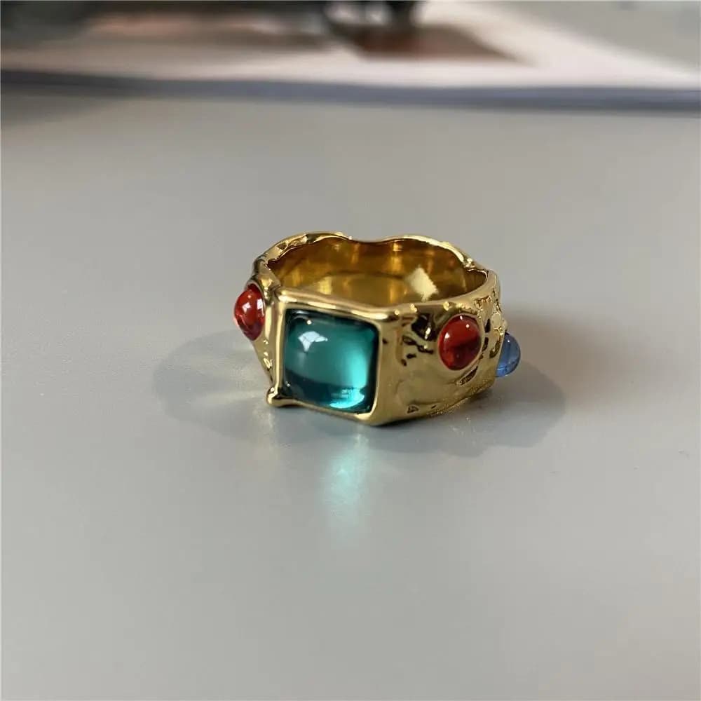 Bague rétro de style palais pour femmes dorées, bague de luxe léger, avec incrustation de pierres précieuses, bijoux en argent, design indépendant, tendance de niche