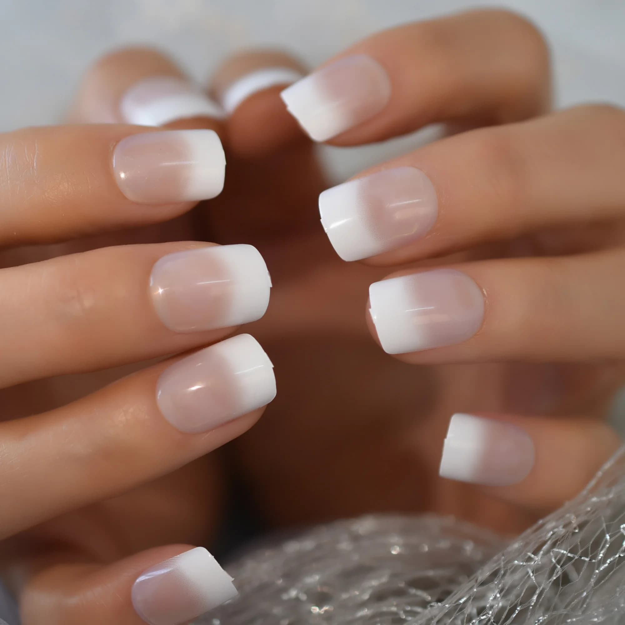 Fench manucure 24 pièces presse sur les pointes des ongles ongles courts Squoval faux ongles réutilisables pour un usage quotidien dégradé ongles conseils chic