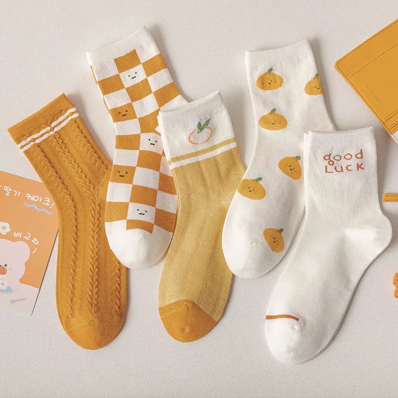 Chaussettes pour femmes, chaussettes tubulaires torsadées jaunes, chaussettes à carreaux orange, fraise Kawaii, nouvelle collection printemps et été 2023