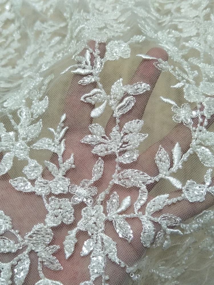 Tissu de dentelle perlée pour robe de mariée, tissu de dentelle pour robe de mariée, tissu de dentelle avec perles et paillettes, vendu au mètre