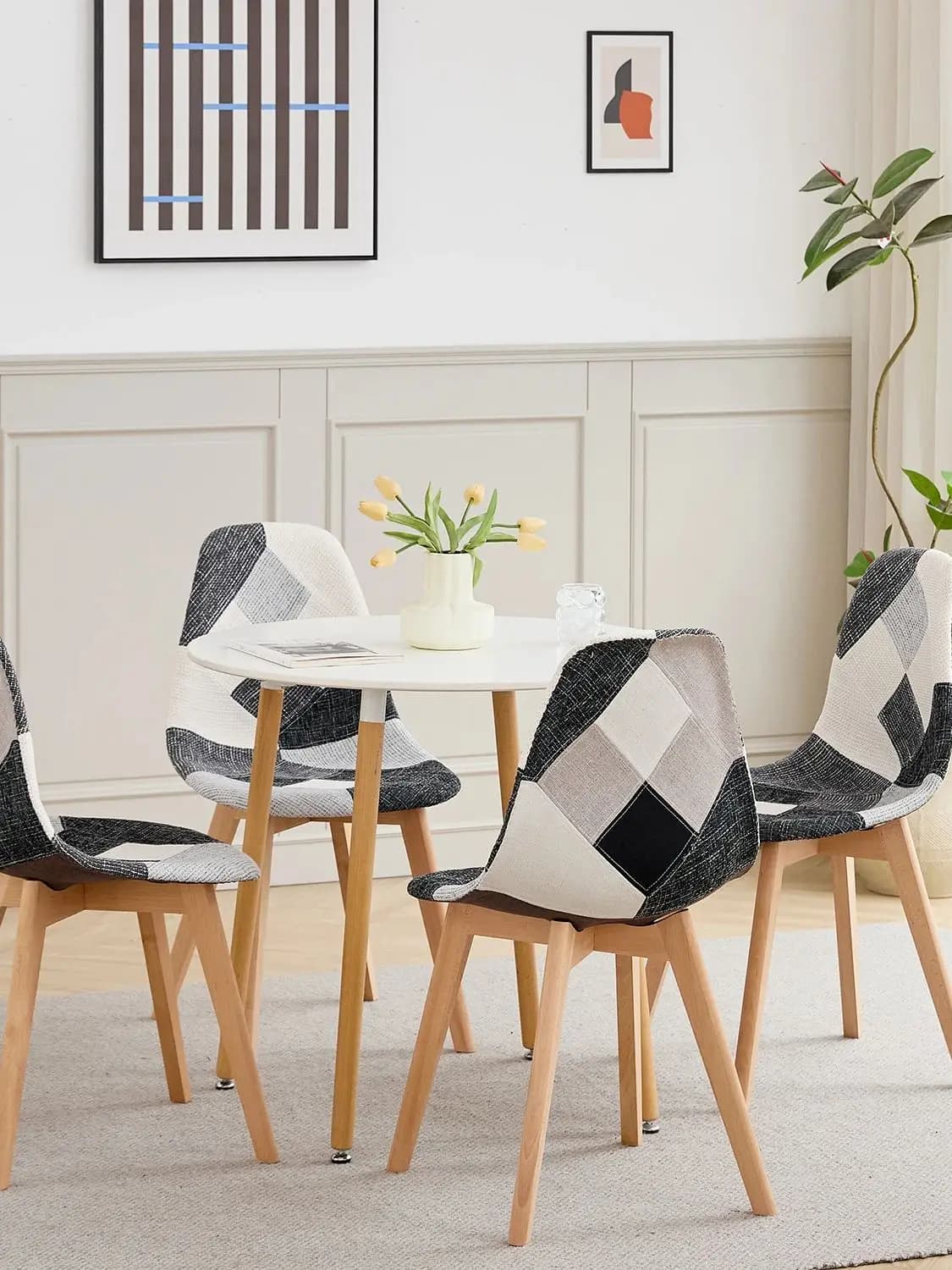 Un ensemble de 4 chaises de salle à manger en tissu patchwork avec pieds en bois, chaise longue latérale de style rétro multicolore pour salle à manger, cuisine, maison