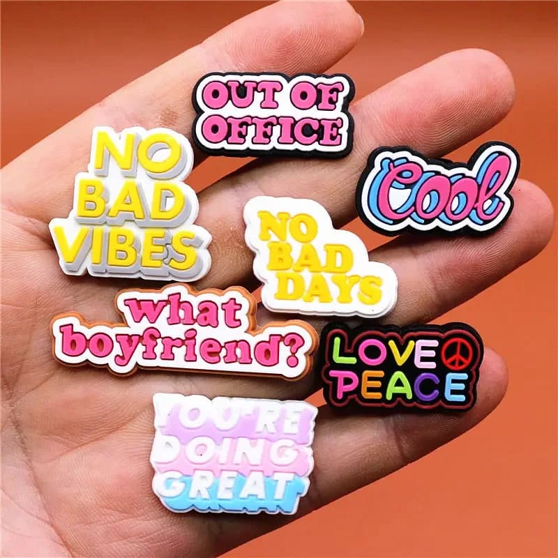 Love Peace Shoe Charms, No Bad Vibes, Accessoires de décoration pour petit ami, Fit Party, Cadeaux pour enfants, U237, 1PC