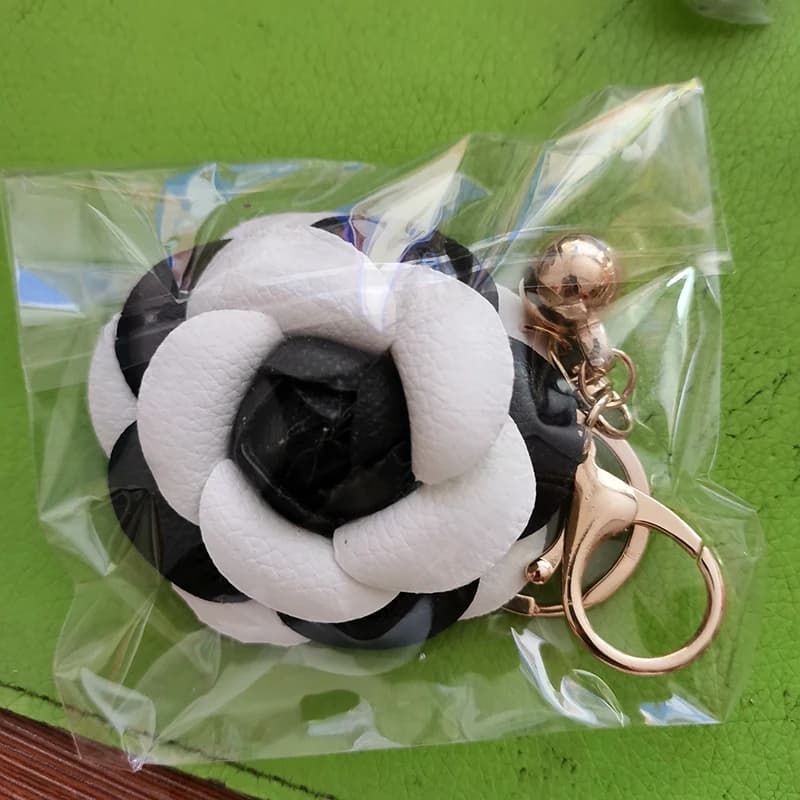 Porte-clés à pampilles camélia pour femmes, bijoux de luxe, décoration de sac, accessoires de fête, 2025