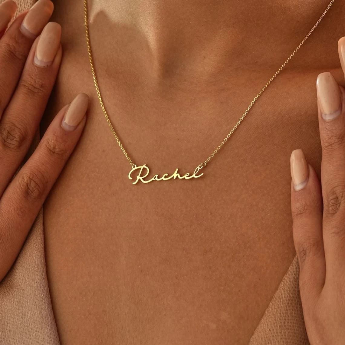 Collier avec Nom Personnalisé en Acier Inoxydable, Ras du Cou, Style Police Artistique, Signature, Plaque Nominative, Cadeaux pour Femme