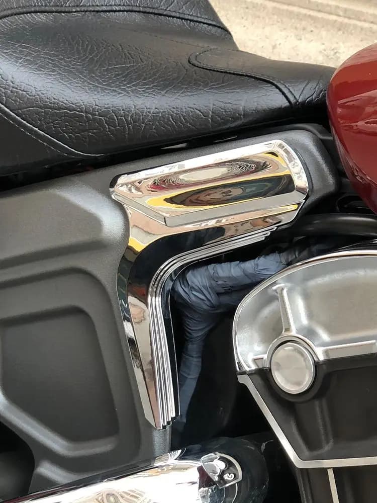 Autocollant chromé de carénage latéral de revêtement d'habillage de cadre central de moto-noir/Chrome adapté pour Indian Scout Bobber soixante 2015 – 2024