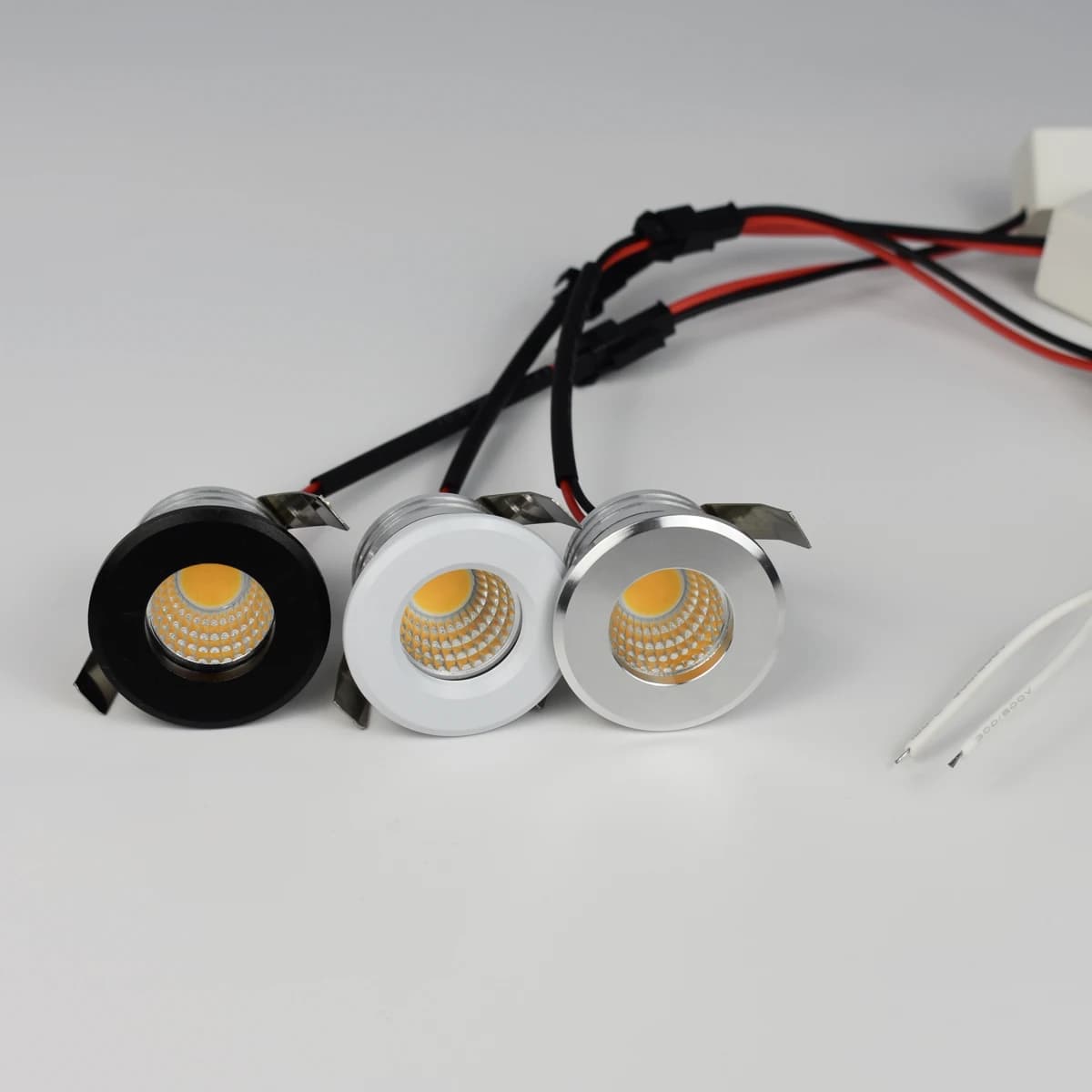 Petit spot LED encastré au plafond COB 3W 110V 220V avec variateur d'intensité inclus pour la maison, les vitrines, les armoires, les hôtels, les plinthes, etc.