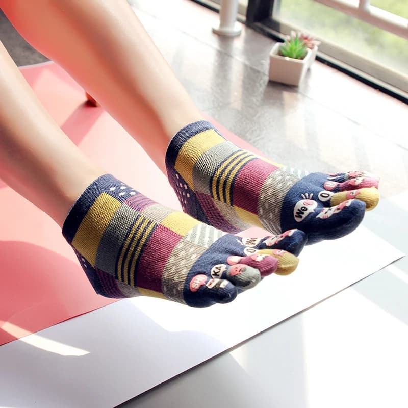 4 paires de chaussettes mignonnes à cinq doigts pour femmes, chaussettes en coton respirantes à 5 orteils, nouveauté pour filles