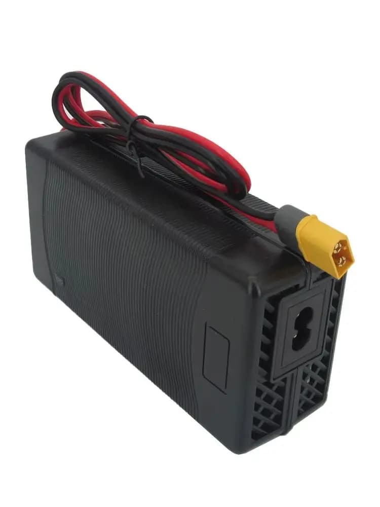 Chargeur rapide Li-ion 36V 37V 42V 5A 4A XT60 10S 36V 20AH 30AH pour batteries lithium intelligentes 18650 avec ventilateur