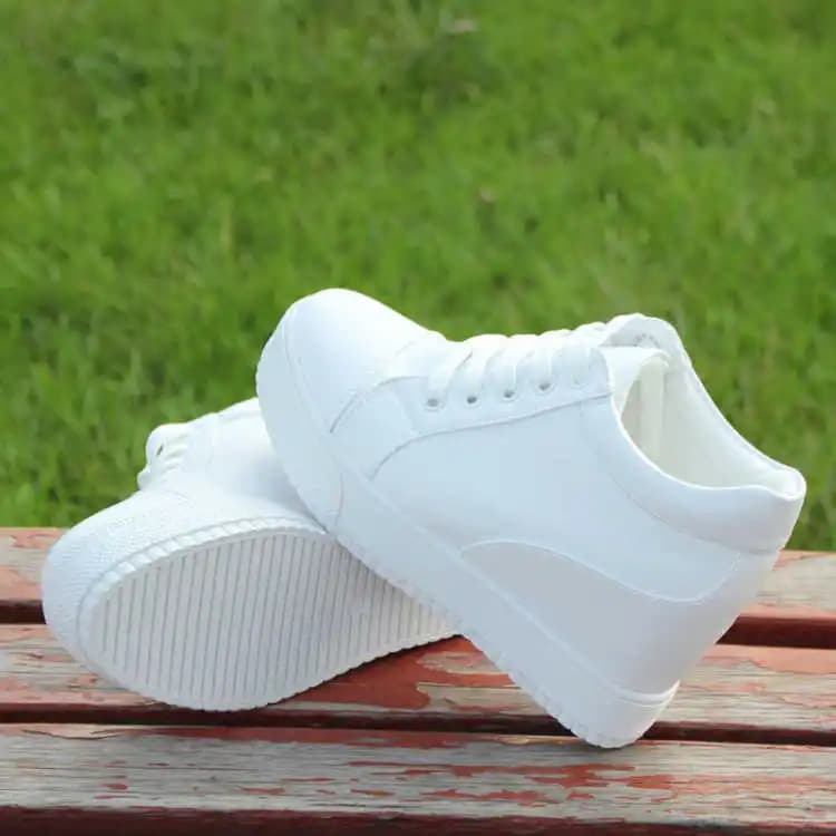 Baskets blanches à talons compensés cachés pour femmes, chaussures à plateforme haute, chaussures compensées chaudes, chaussures décontractées