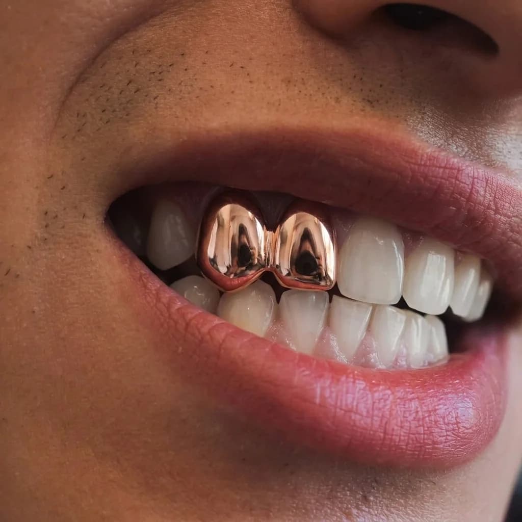 GUCY Double bouchons couleur or plaqué dents Grillz canin plaine deux dents droite dessus unique bouchons grilles Halloween cadeau