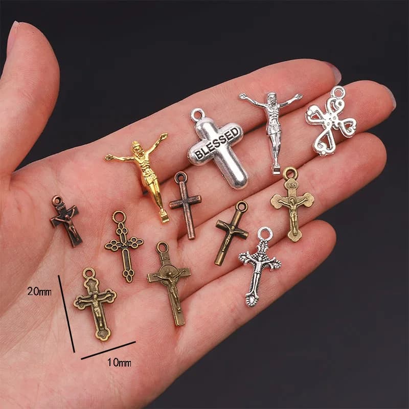 Petites Boucles d'Oreilles Classiques en Croix de Jésus, Bijoux Faits à la Main, 20 Pièces