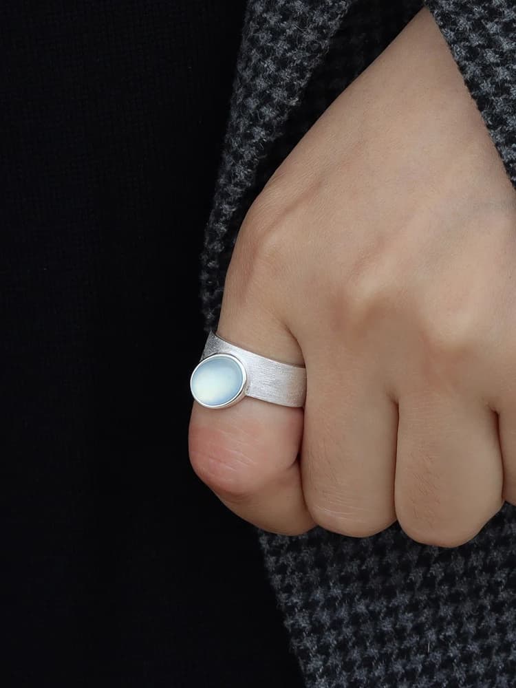 Bagues en argent sterling 925 pour femmes, avec pierre de lune bleue, réglables, idéales pour une demande en mariage, un mariage, un cadeau de luxe pour un anniversaire ou une fête.