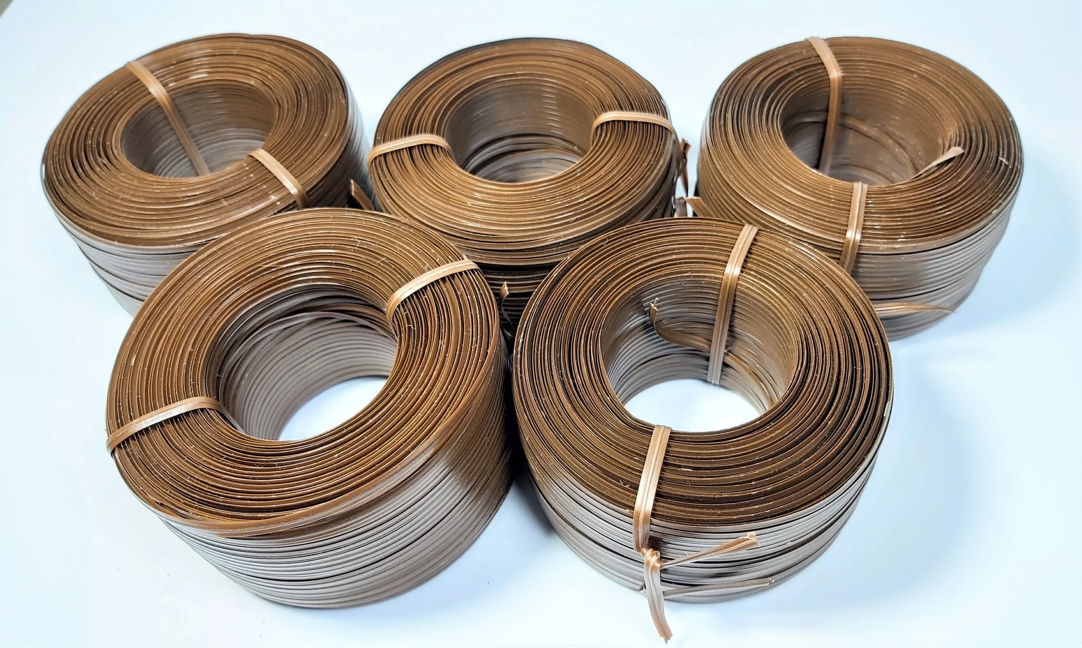 Fil à ligaturer compatible Pellenc, bobine de remplacement de 95 m. Longueur valable pour plus de 330 cravates, dégradation après 10 à 12 mois d'utilisation en fonction des conditions météorologiques