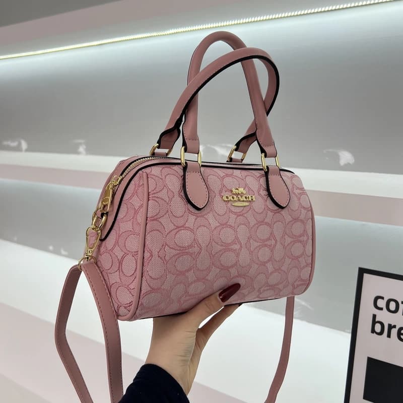 Sac à main classique pour femme, polyvalent et indispensable pour le travail et les voyages, avec un design durable.